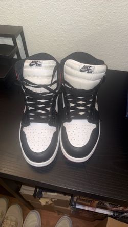 Air Jordan 1 Retro High OG “Black Toe”
