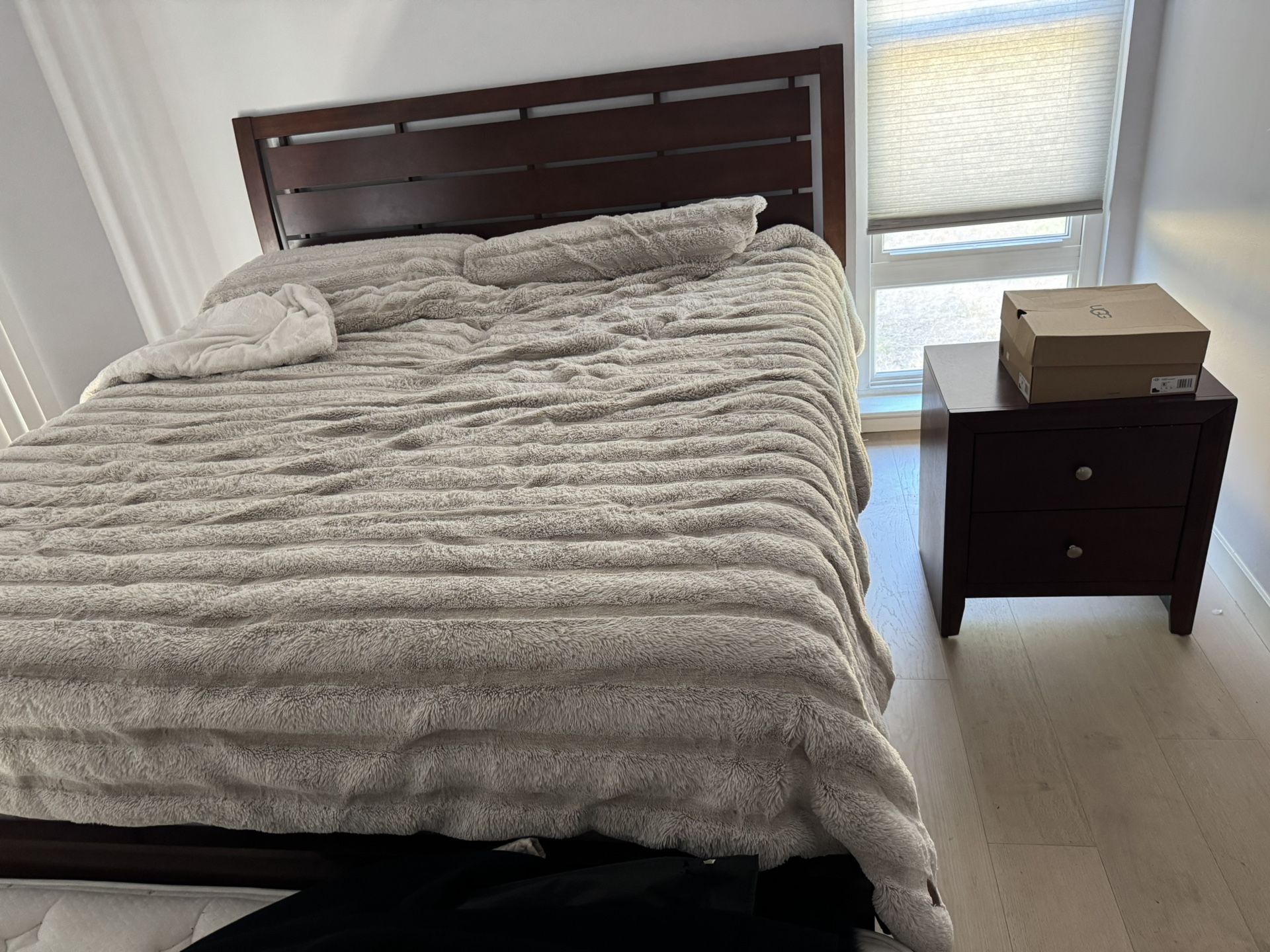 King Size Bed With Dresser And Night Stand 