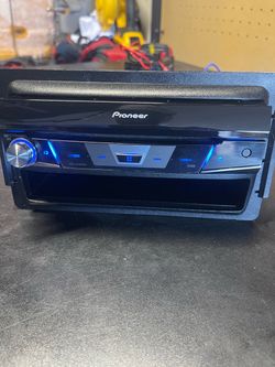 Pioneer Car Stereo AVH-X6700DVD 1-DIN DVD CAR Receiver with 7" Flip-out Detachable Face & Remote