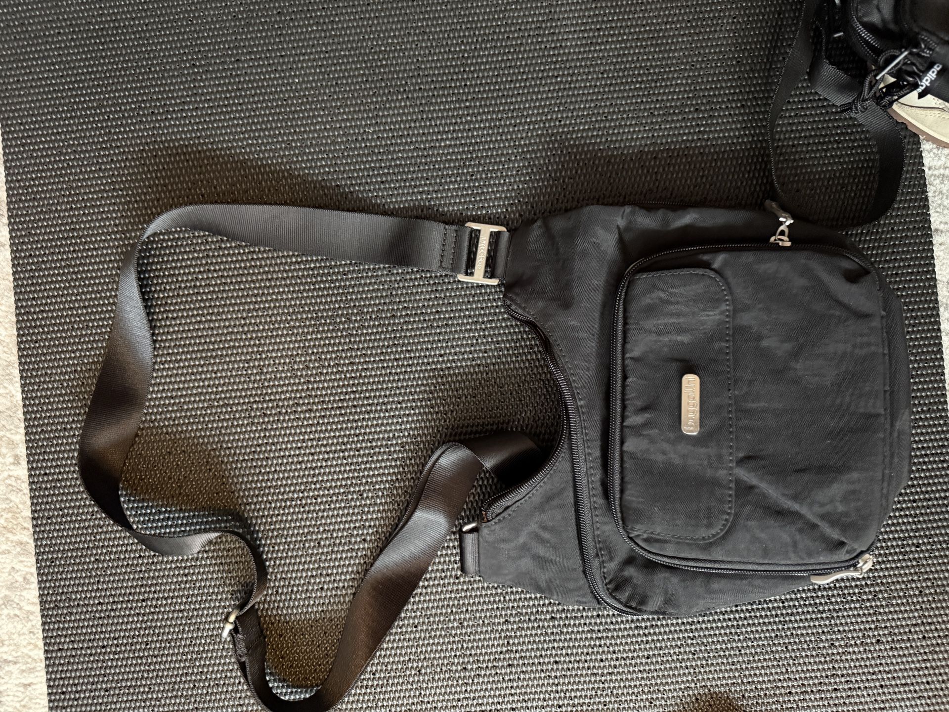 Baggalini bags like new