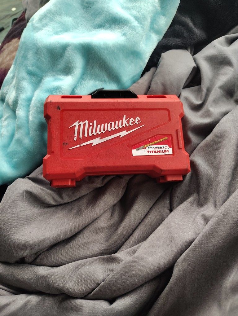 Milwaukee Impact Drill 