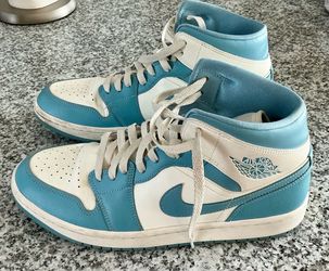Air Jordan 1 Mid UNC University Blue (2022) – Men’s 10.5 / Women’s 12 (SKU: BQ6472-141)