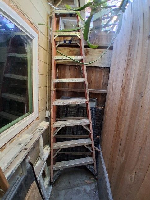8 Foot Ladder 