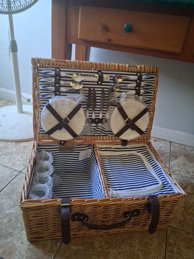 Picnic Time Belmont Striped Picnic Basket Blue/White