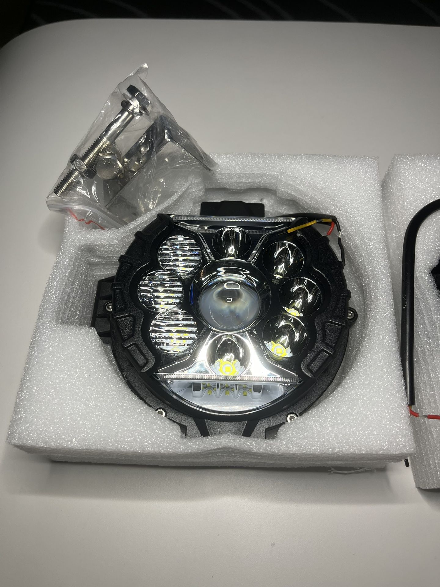 Universal 7-inch Round Headlights