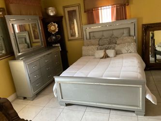 LUXURY USED QUEEN SIZE BEDROOM SET IN NORTH MIAMI BEACH