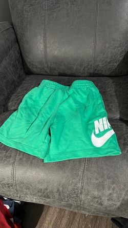 Green kids shorts 4/5 nike