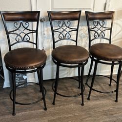 Set Of Bar Stools 125$