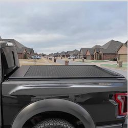 Toyota Tundra 22-25 6.5ft Hard Retratable cover Aluminum dual lock design matte black / water proof & Heavy duty  Toyota Tundra 22-25 6.5 pies Cubiert