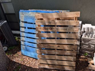 Curb Alert - Free Pallet