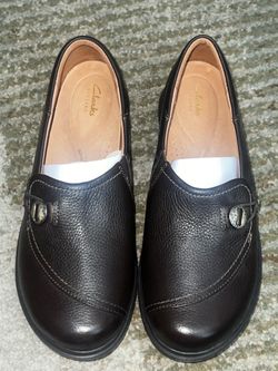Clarks Collection Women’s Leather Comfort Slip-On Shoes Size 9.5