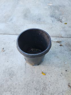 Plastic black pot