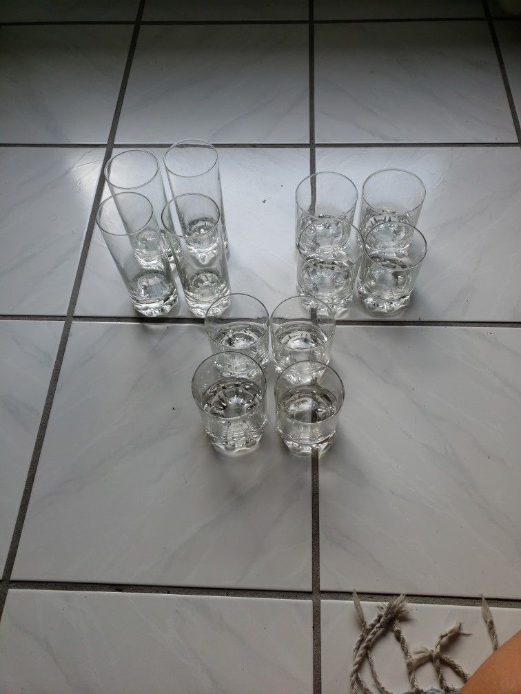 Unique like new 12 bar stylish glassware set, 3 different sizes