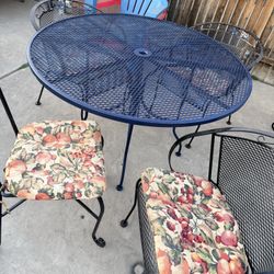 GARDEN TABLE WITH 4 CHAIRS MADE OF SOLID METAL