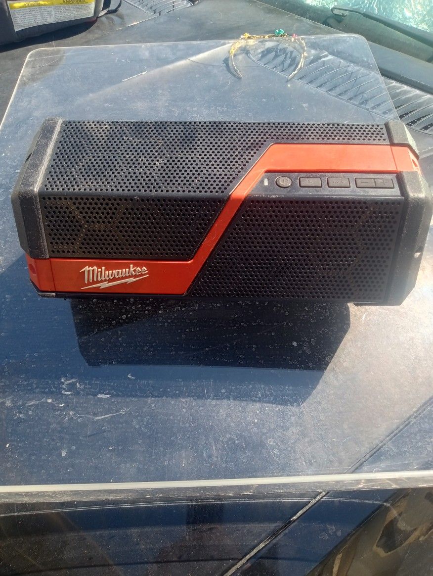 Milwaukee Job Site Bluetooth Speaker