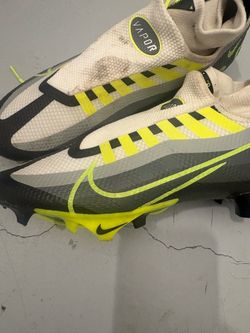 Nike football cleats $60 size 8