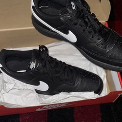 Nike court vision low size:10.5-10