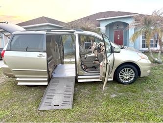 Braun Equipped Toyota Sienna
