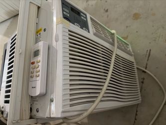 Gree 8000 BTU Window Air Conditioner with Remote Control
