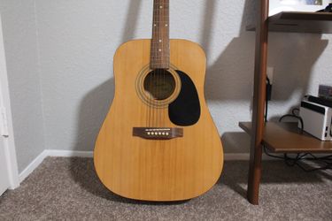 Squier by Fender Acoustic Guitar – Good Condition