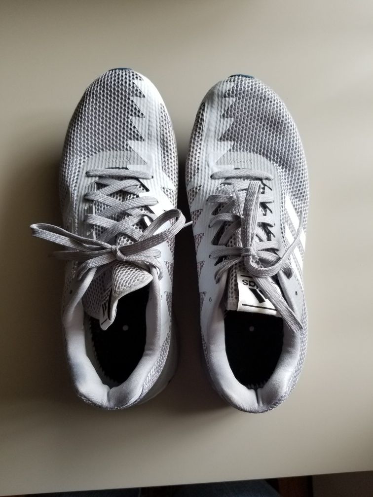Adidas men's size 10 tennis shoes