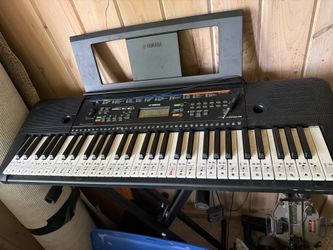 Yamaha keyboard with foot stand and pedal