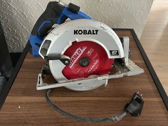 Kobalt 15-Amp 7-1/4" Corded Circular Saw