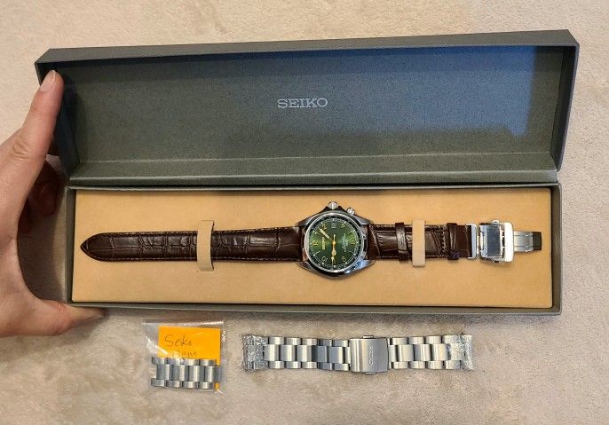 Seiko Alpinist SARB017 OG Model (Discontinued & Rare)
Includes OEM Bracelet + 3 Extra Straps