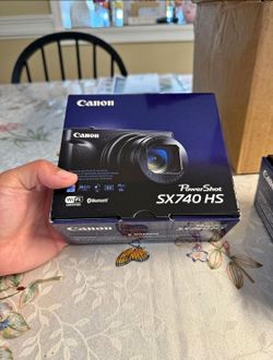 Canon Powershot SX7 40HS
(Black)-Brand New, Never