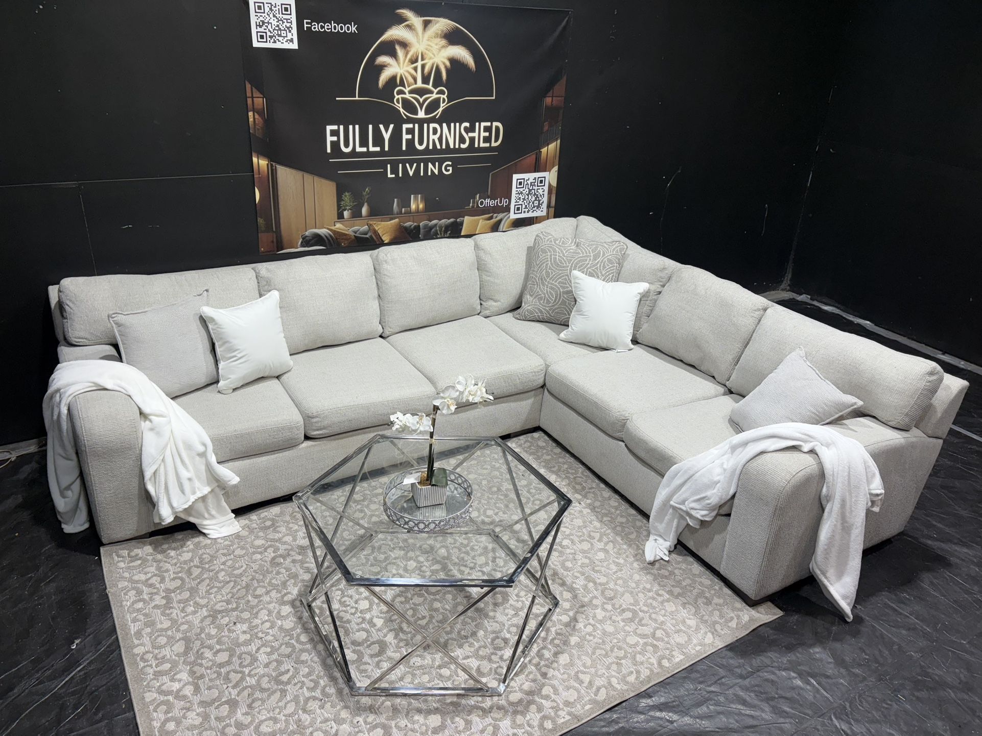 Sectional/couch/sofa , Color: Light Grey, Size:122x98, Delivery Available