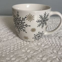 Starbucks Silver Gold Snowflakes Mug 16 oz. 2009 Winter Holiday Christmas  