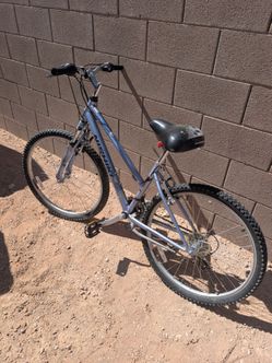 2 mountain bikes