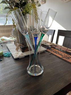 Champagne Glasses With Vase Base