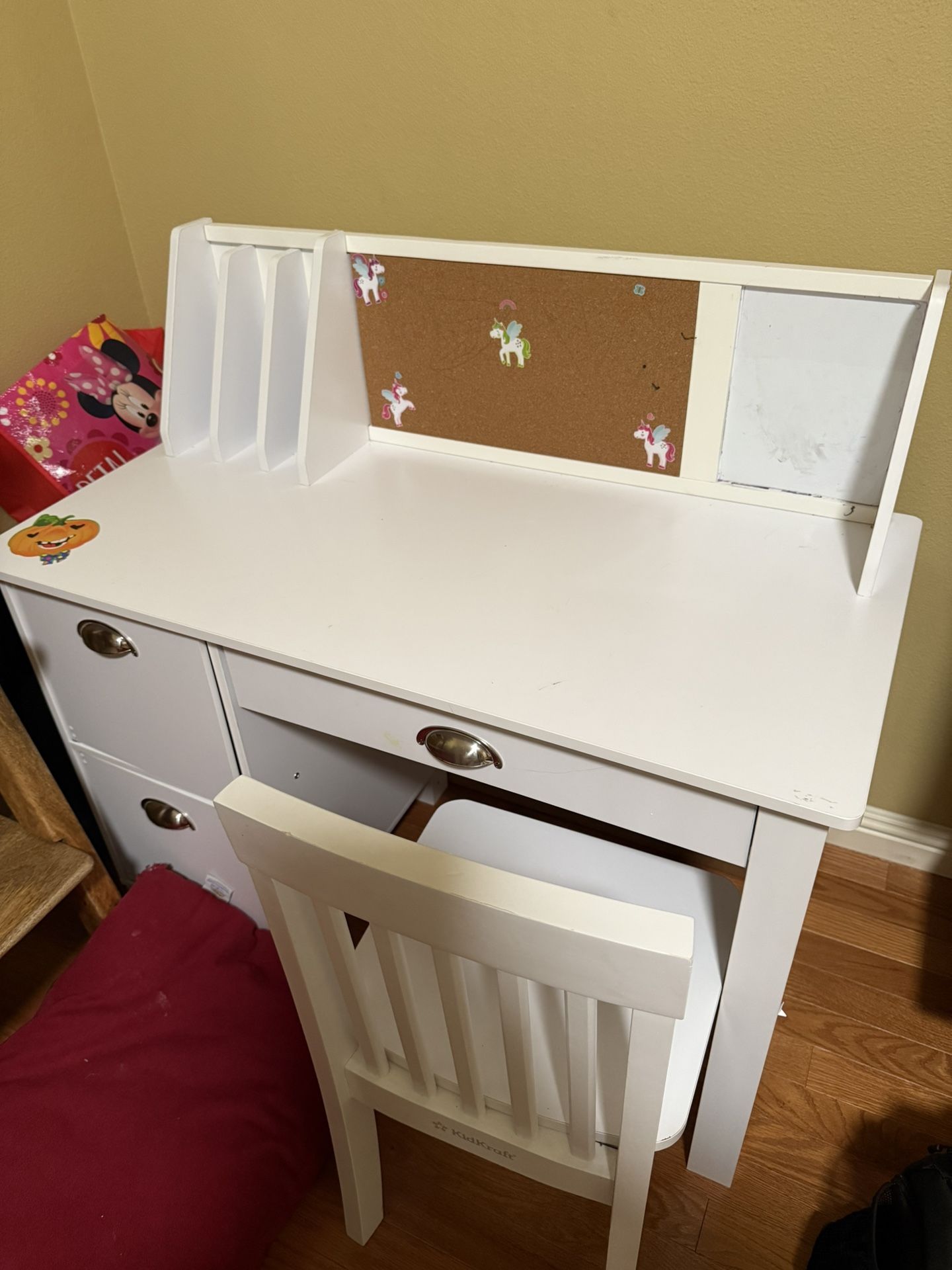 Kids Desk And Chair (kid Craft)