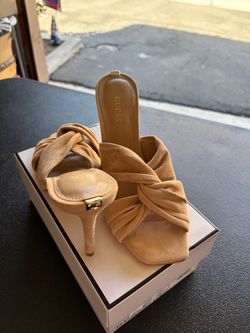 Woman’s heels-size 6.5