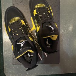 Retro Jordan Thunder 4s
