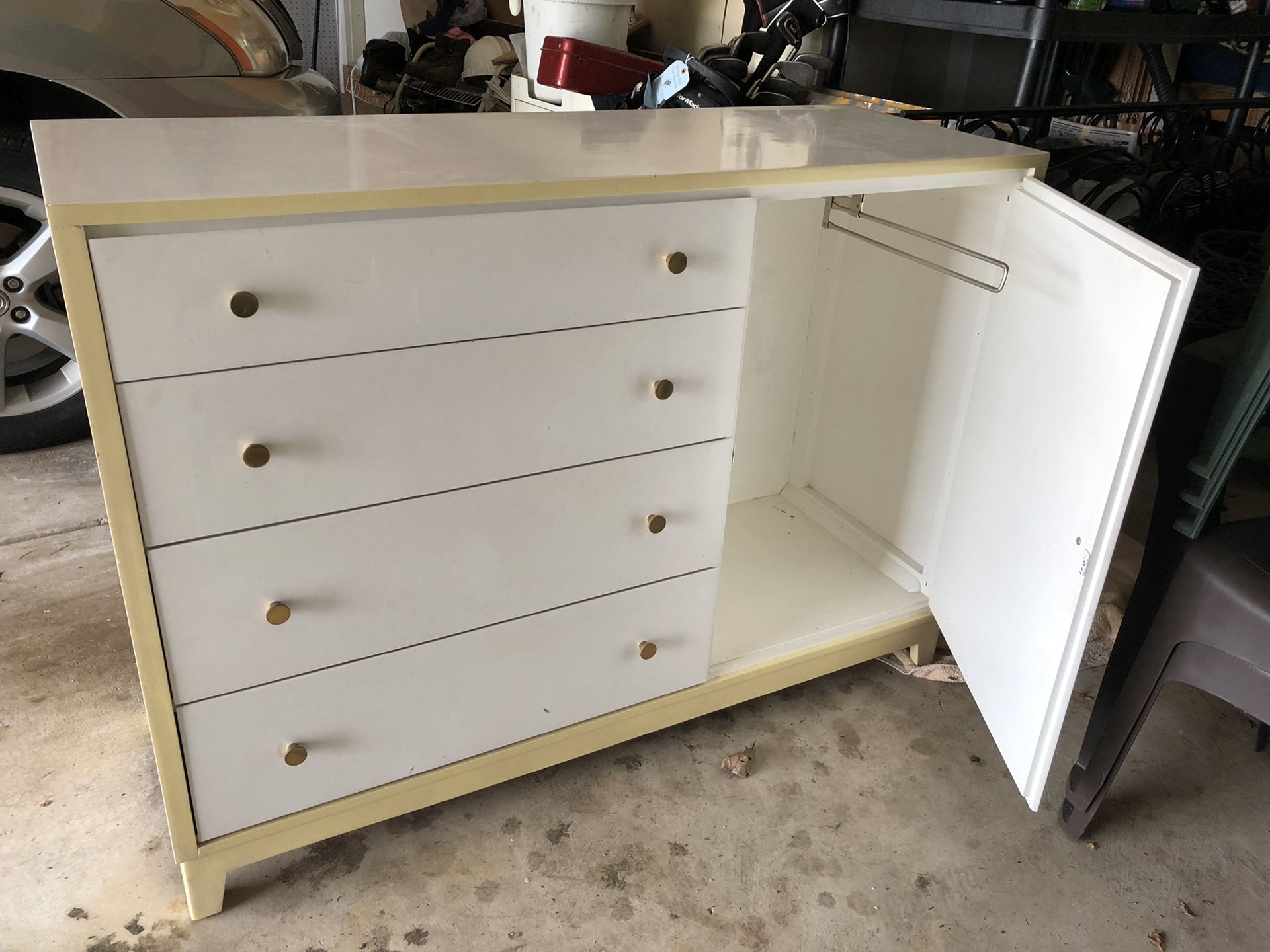 Mid-Century Modern Children’s Dresser. Good condition