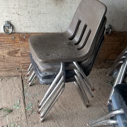 31 SCHOOL CHAIRS