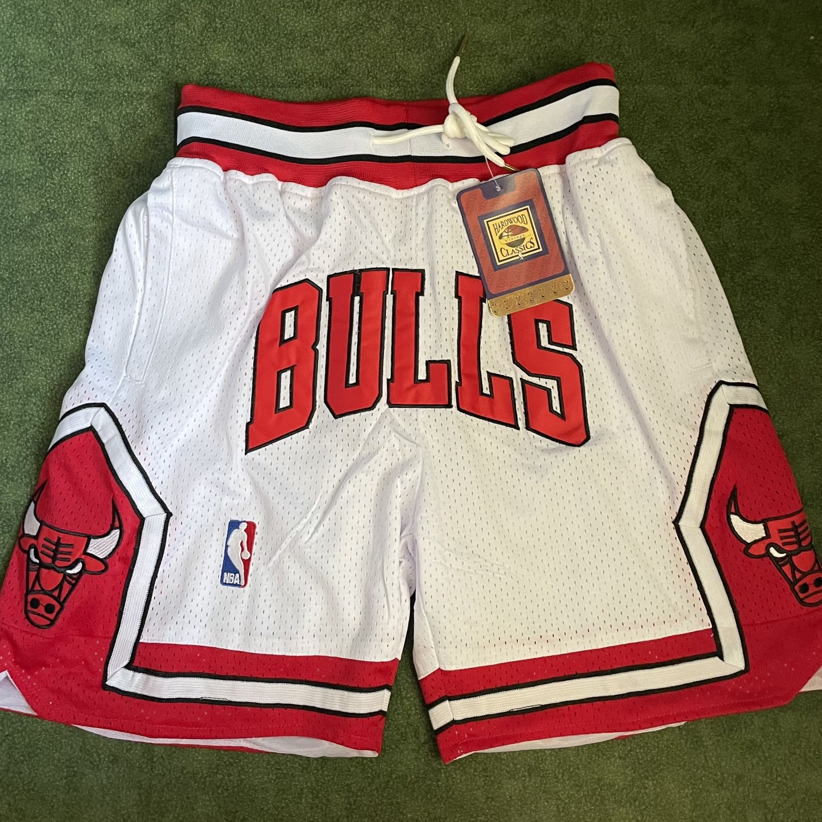 Chicago Bulls Pinstripe Shorts Gold NBA Logo sz L 44 for Sale in Chicago,  IL - OfferUp