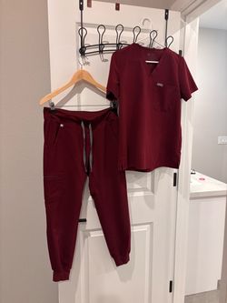 figs scrub set - maroon