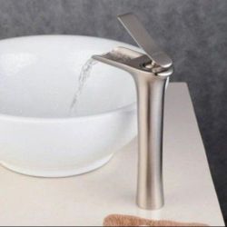 BATHROOM FAUCET
