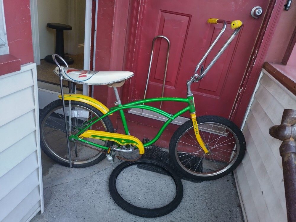 Old School Schwinn Banana Seat Bike. 