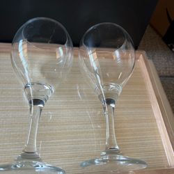 2 Clear Libbey 10oz (2.75”DX7.5”H) Stemmed Teardrop Wine Glasses