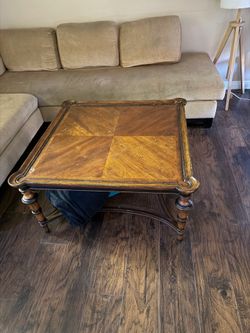FREE  Large Coffee Table (MUST ARRANGE PICK UP)