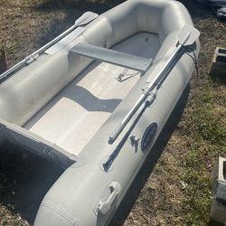 West Marine 310 Compact Inflatable Boat RIB