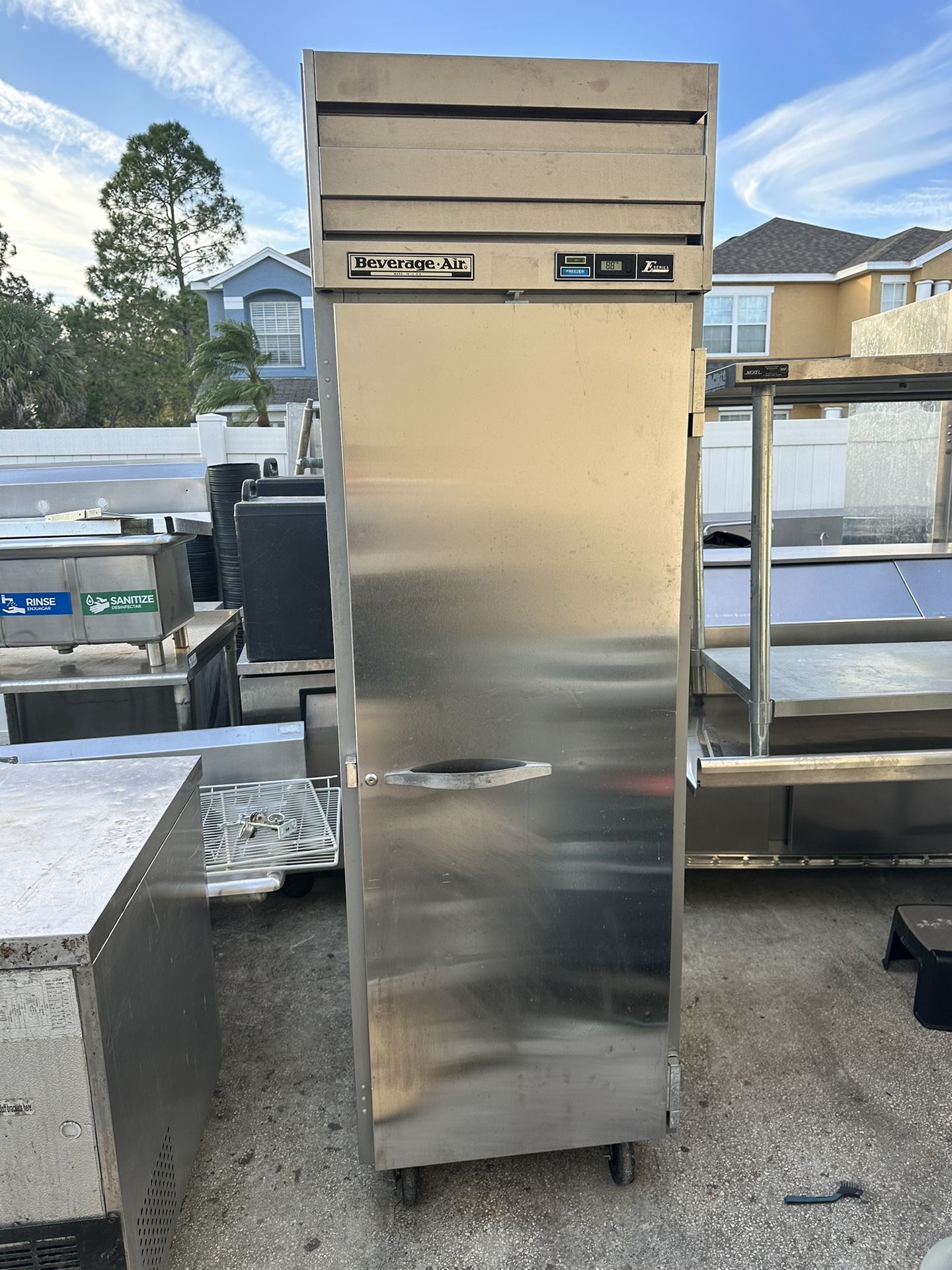 BEVERAGE AIR FREEZER - Restaurant Equipment
