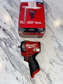 Milwaukee M12 fuel 3/8” stubby impact wrench