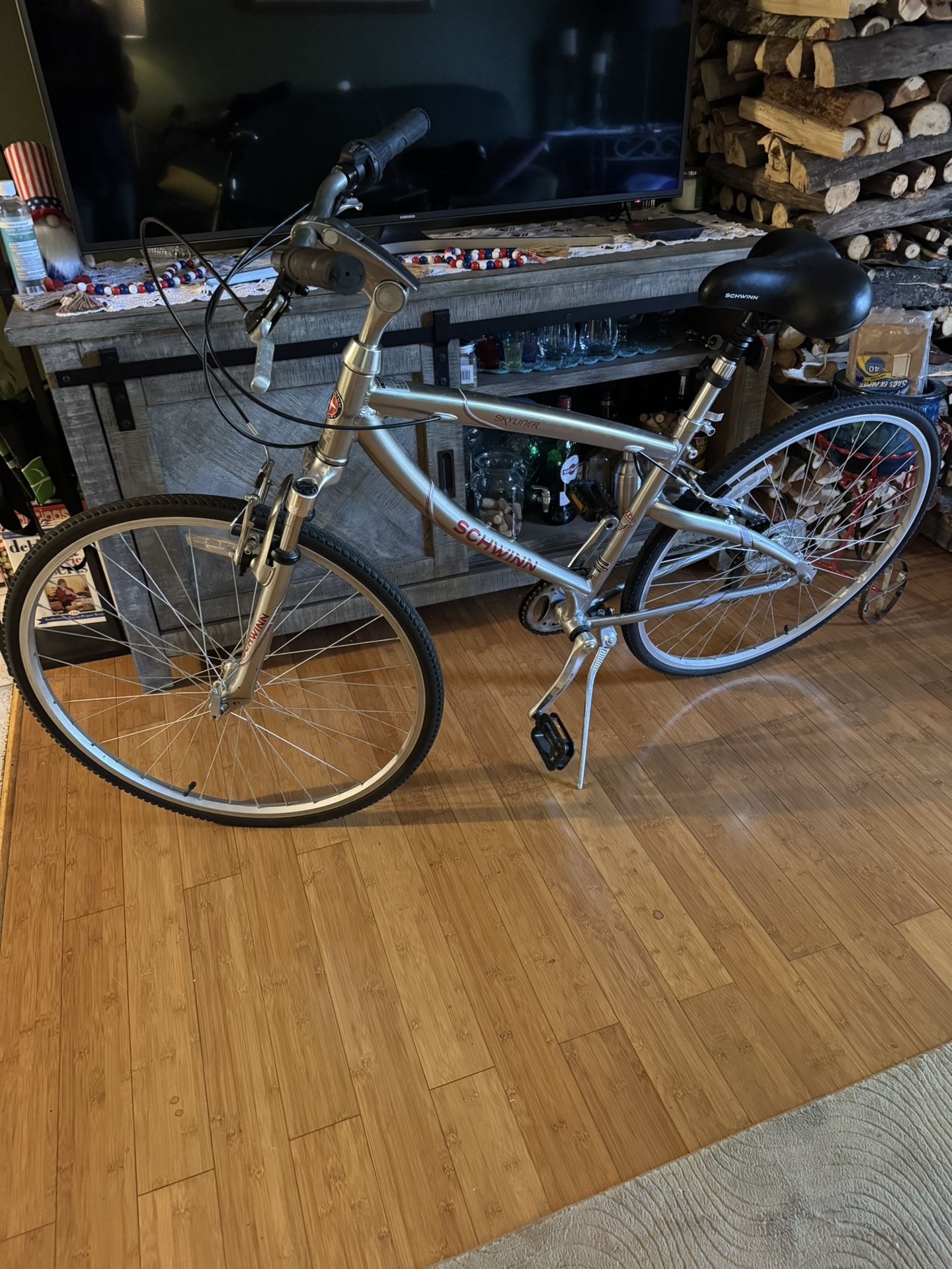 Schwinn Bike 700 C/28 Like New No Damage