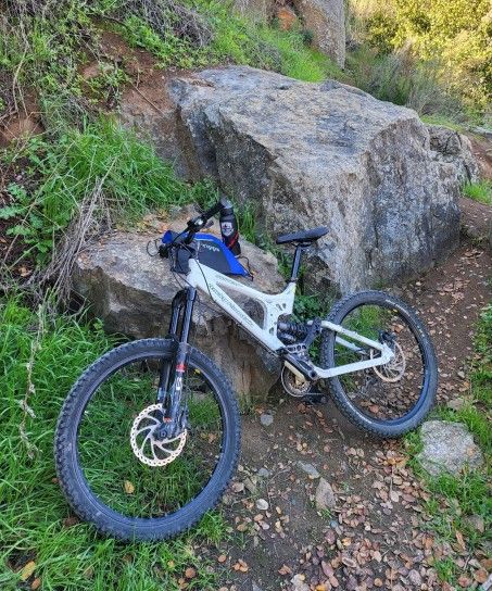 Rocky Mountain Switch 1.0 Downhill Mountian Bike