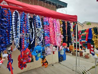 Graduation SALE leis & More